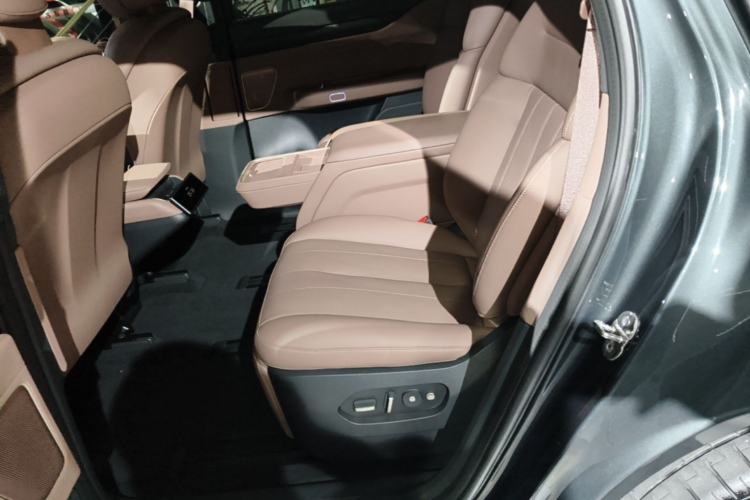 Used Nio ES8 2023 75 kWh Executive Edition Left Rear Seat