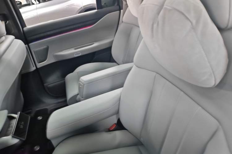 Used Nio ES8 2023 75 kWh Left Rear Seat