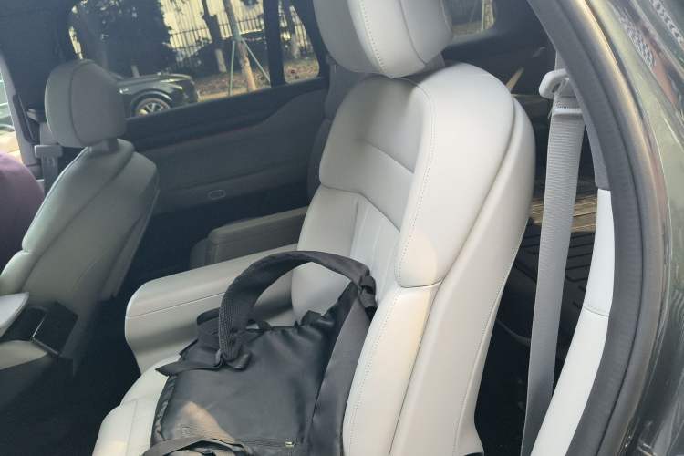 Used Nio ES8 2023 75 kWh Left Rear Seat