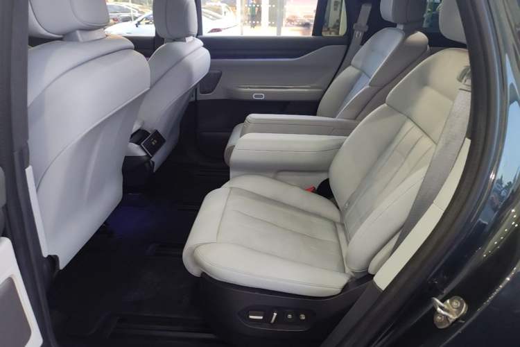 Used Nio ES8 2023 75 kWh Left Rear Seat