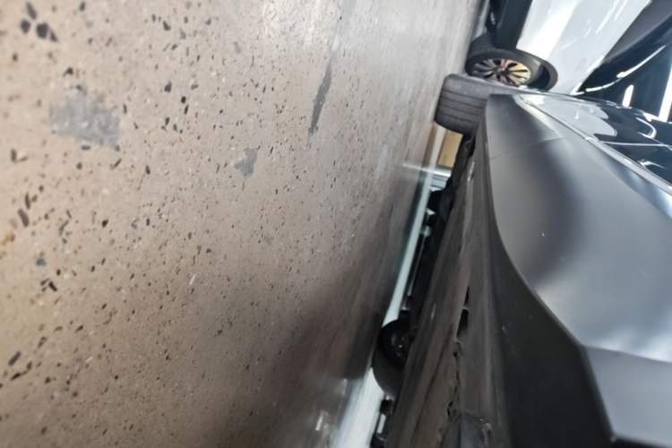 Used Nio ES8 2023 100kWh Signature Edition Left Side Sill