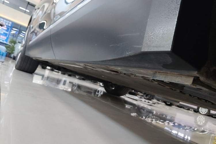Used Nio ES8 2023 100kWh Signature Edition Left Side Sill