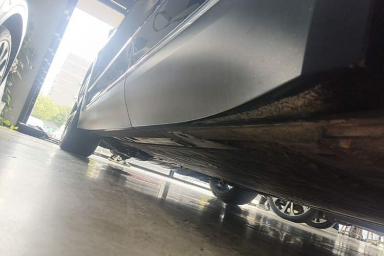 Used Nio ES8 2023 100kWh Left Side Sill