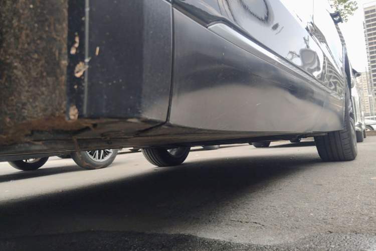 Used Nio ES8 2023 75 kWh Left Side Sill