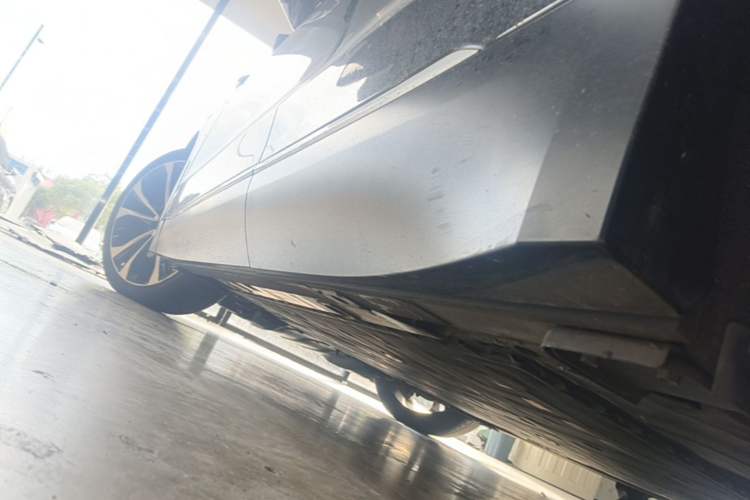 Used Nio ES8 2023 100kWh Signature Edition Left Side Sill
