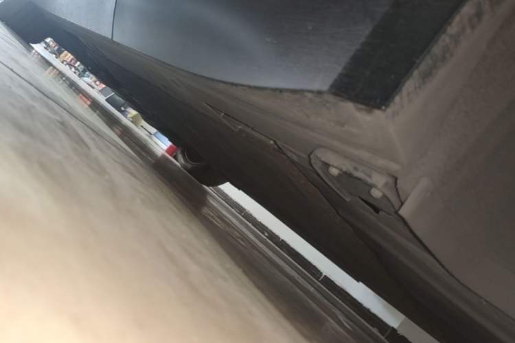 Used Nio ES8 2023 75 kWh Left Side Sill