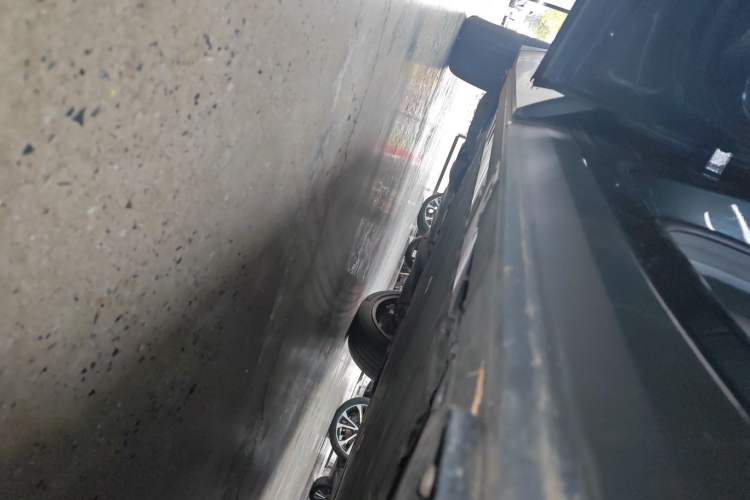 Used Nio ES8 2023 100kWh Left Side Sill