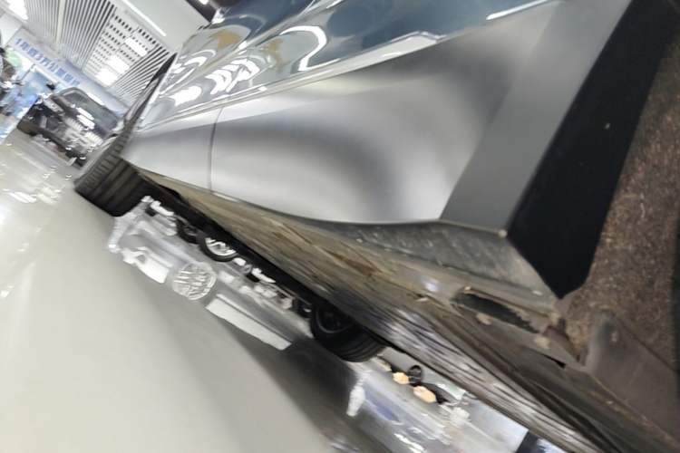 Used Nio ES8 2023 75 kWh Left Side Sill