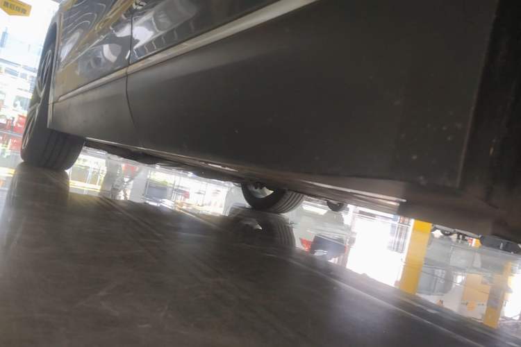 Used Nio ES8 2023 100kWh Signature Edition Left Side Sill