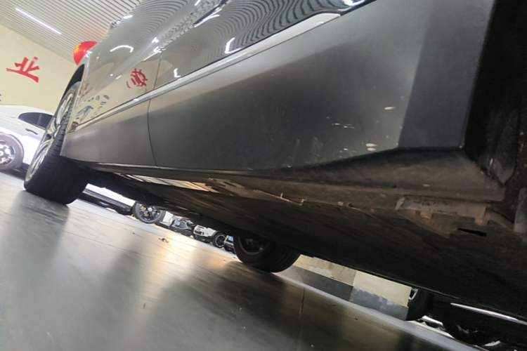 Used Nio ES8 2023 75 kWh Left Side Sill