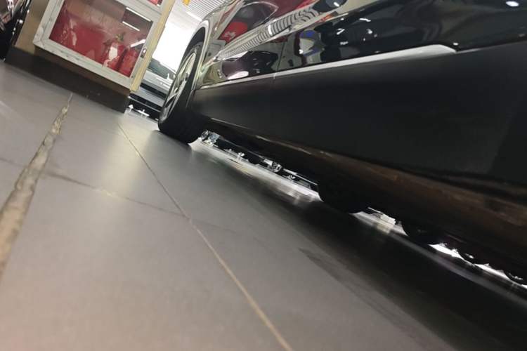 Used Nio ES8 2023 75 kWh Left Side Sill