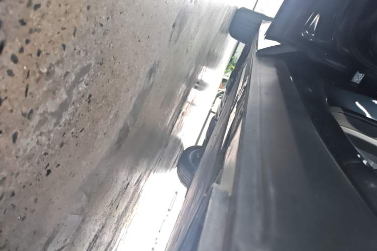 Used Nio ES8 2023 75 kWh Executive Edition Left Side Sill