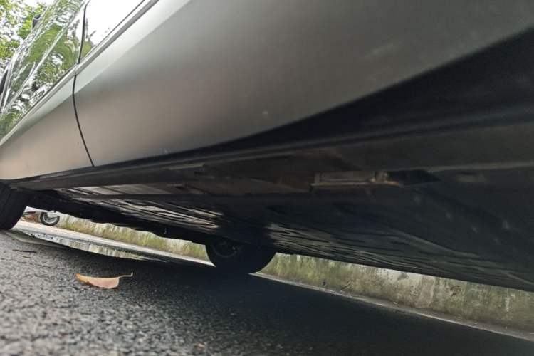 Used Nio ES8 2023 75 kWh Executive Edition Left Side Sill