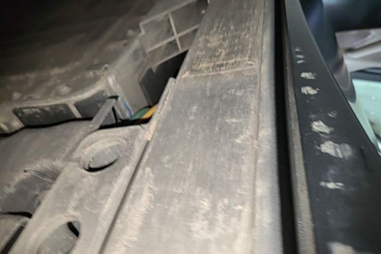 Used Nio ES8 2023 75 kWh Left Side Sill