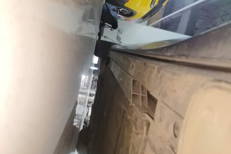 Used Nio ES8 2023 75 kWh Executive Edition Left Side Sill