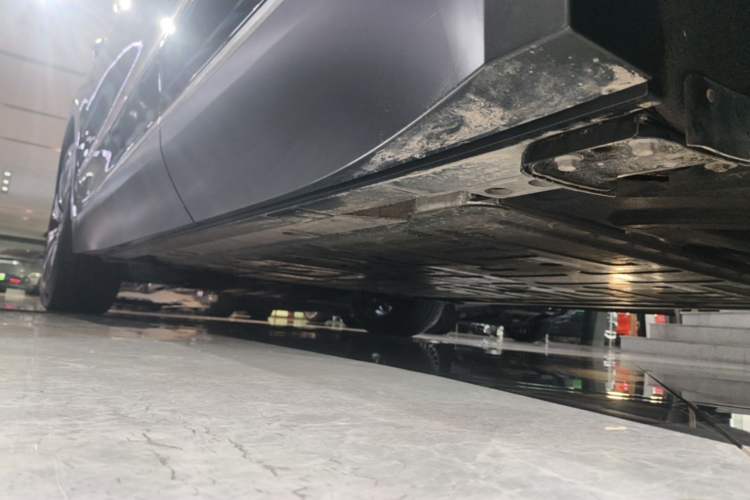Used Nio ES8 2023 75 kWh Executive Edition Left Side Sill