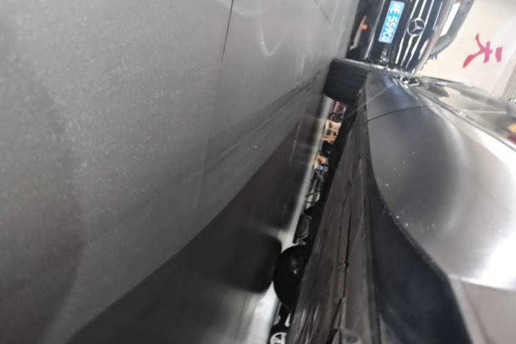 Used Nio ES8 2023 75 kWh Executive Edition Left Side Sill