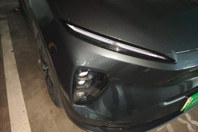 Used Nio ES8 2023 75 kWh Executive Edition Right Front Headlight