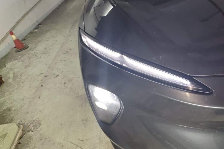 Used Nio ES8 2023 100kWh Signature Edition Right Front Headlight