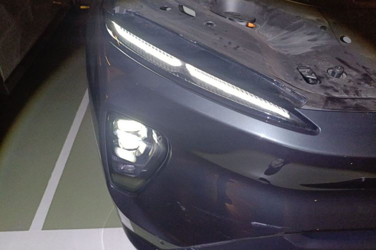 Used Nio ES8 2023 75 kWh Executive Edition Right Front Headlight