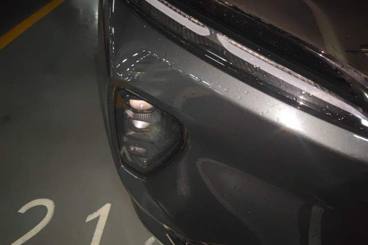 Used Nio ES8 2023 75 kWh Right Front Headlight