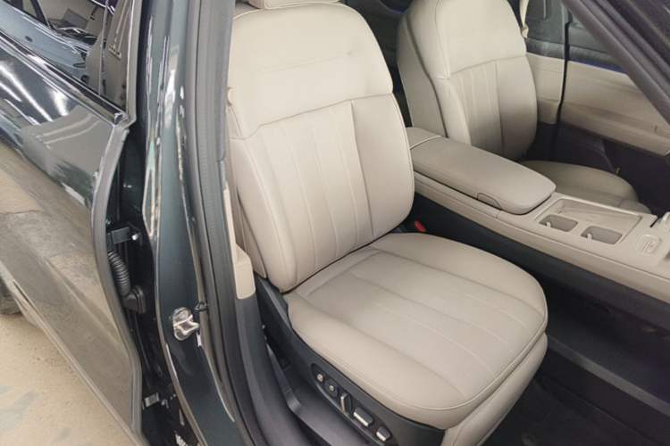 Used Nio ES8 2023 100kWh Signature Edition Right Front Seat