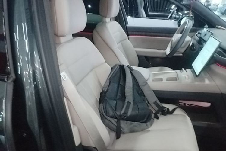 Used Nio ES8 2023 100kWh Signature Edition Right Front Seat