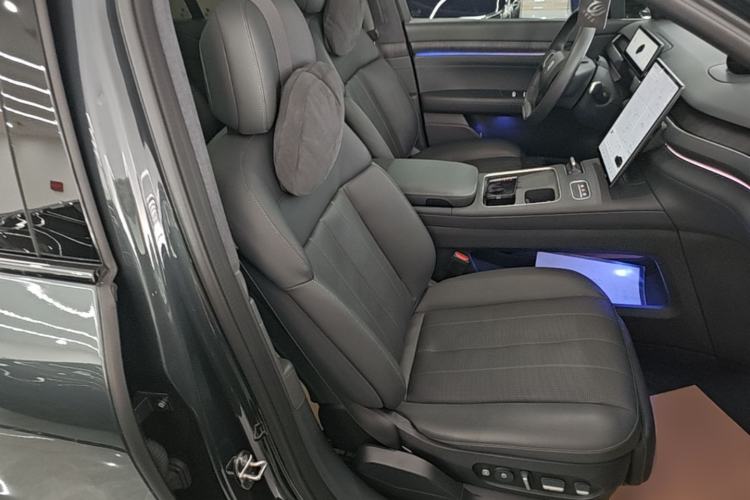 Used Nio ES8 2023 75 kWh Executive Edition Right Front Seat