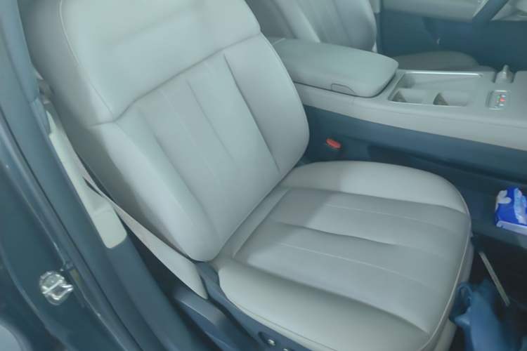 Used Nio ES8 2023 75 kWh Executive Edition Right Front Seat