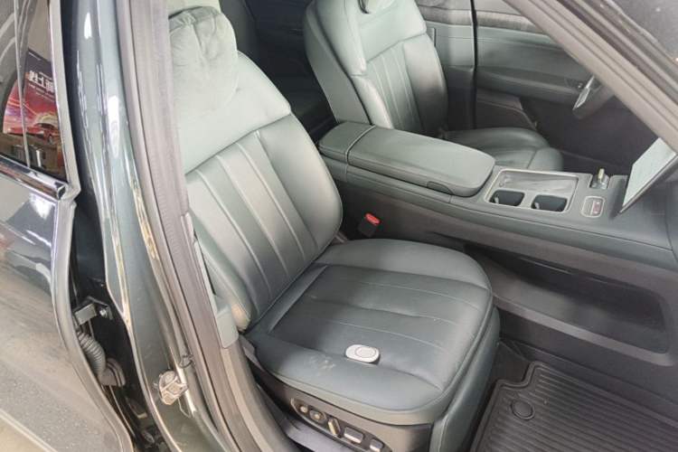 Used Nio ES8 2023 100kWh Signature Edition Right Front Seat