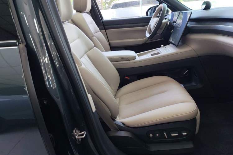 Used Nio ES8 2023 75 kWh Right Front Seat