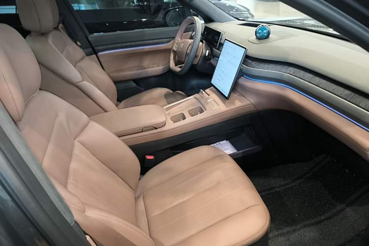 Used Nio ES8 2023 75 kWh Executive Edition Right Front Seat