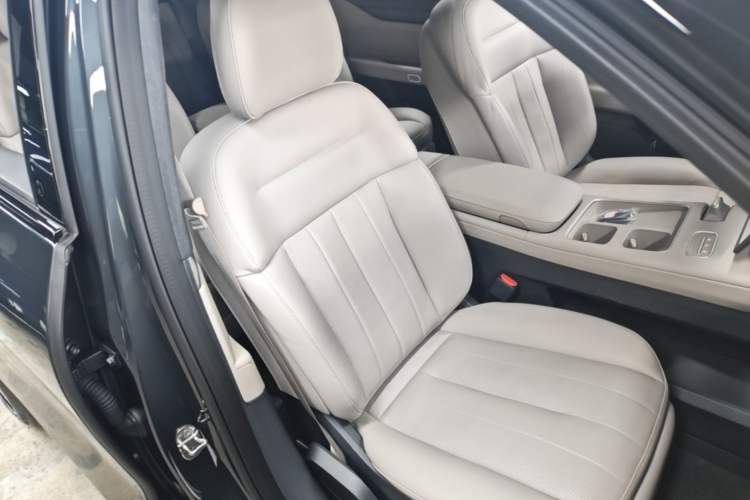 Used Nio ES8 2023 100kWh Signature Edition Right Front Seat