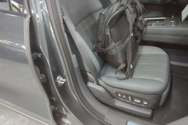 Used Nio ES8 2023 100kWh Signature Edition Right Front Seat