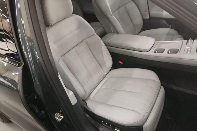 Used Nio ES8 2023 75 kWh Right Front Seat