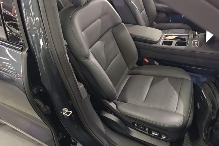 Used Nio ES8 2023 75 kWh Right Front Seat