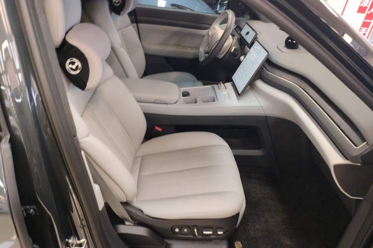 Used Nio ES8 2023 75 kWh Right Front Seat