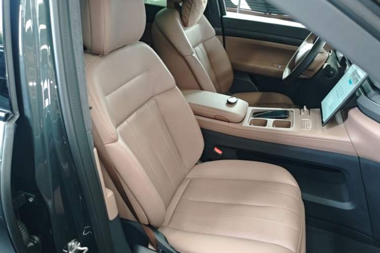 Used Nio ES8 2023 75 kWh Right Front Seat
