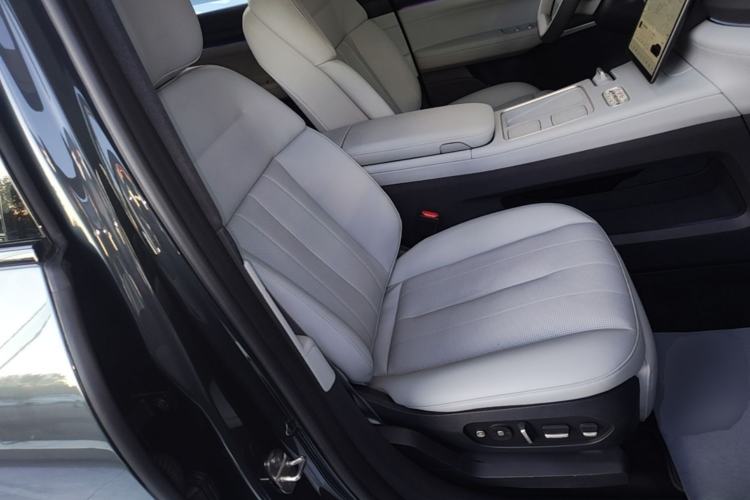 Used Nio ES8 2023 75 kWh Right Front Seat
