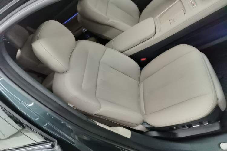 Used Nio ES8 2023 100kWh Executive Edition Right Front Seat
