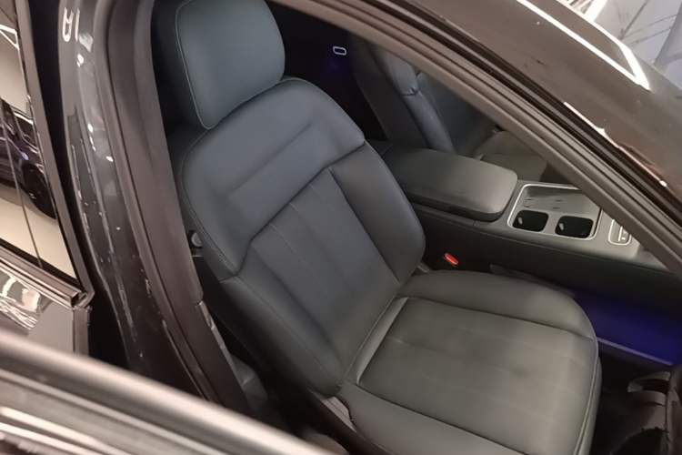 Used Nio ES8 2023 100kWh Signature Edition Right Front Seat