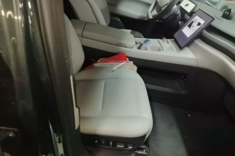 Used Nio ES8 2023 75 kWh Right Front Seat