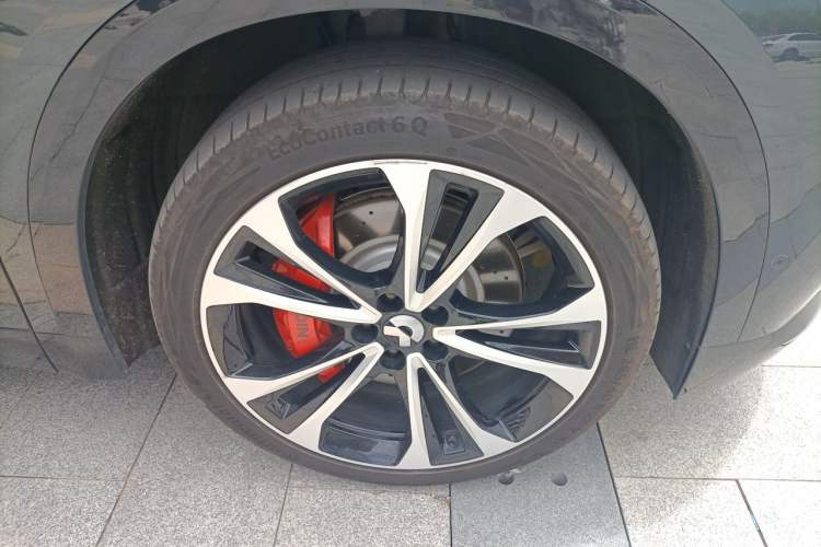 Used Nio ES8 2023 75 kWh Executive Edition Right Front Wheel Hub