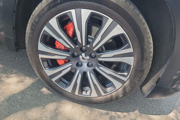 Used Nio ES8 2023 75 kWh Right Front Wheel Hub
