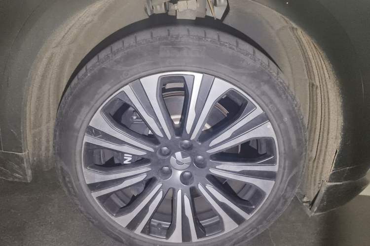 Used Nio ES8 2023 75 kWh Right Front Wheel Hub