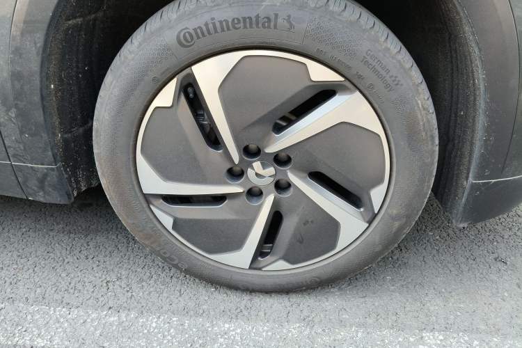 Used Nio ES8 2023 75 kWh Right Front Wheel Hub