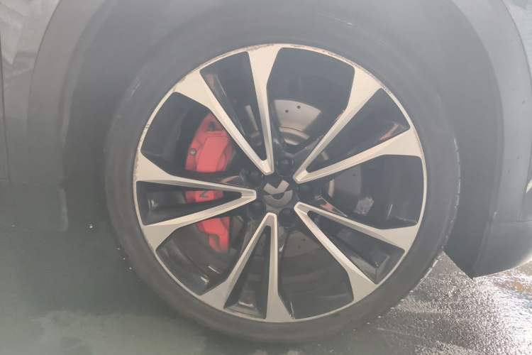 Used Nio ES8 2023 75 kWh Executive Edition Right Front Wheel Hub