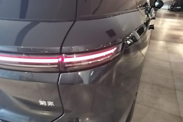Used Nio ES8 2023 75 kWh Right Rear Taillight
