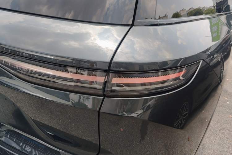 Used Nio ES8 2023 75 kWh Right Rear Taillight