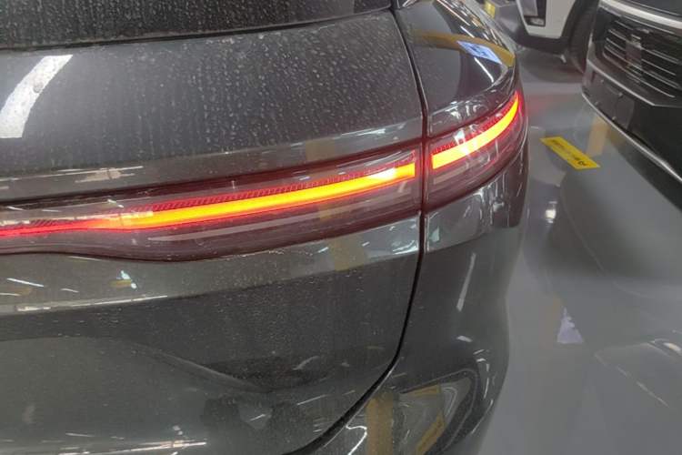 Used Nio ES8 2023 75 kWh Executive Edition Right Rear Taillight